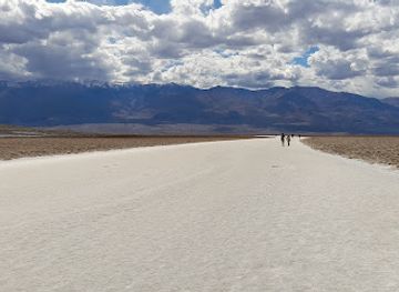 california/death-valley-national-park/attraction/badwater-basin-trailhead