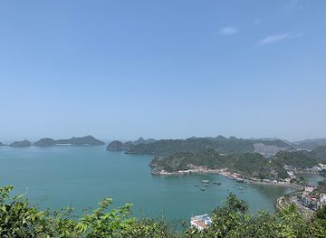 vietnam/cat-ba-island/attraction/sunset-fort-cannon