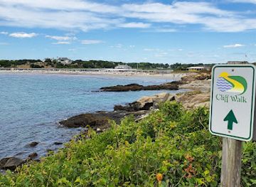 rhode-island/narragansett-beach/attraction/forty-steps-cliff-walk