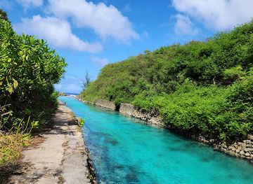 guam/ypao-beach-park/attraction/valle-esmeralda-de-flores