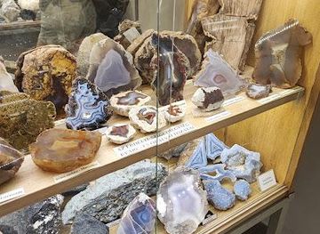 hungary/szekesfehervar/attraction/museum-of-minerals