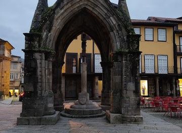 portugal/guimaraes/attraction/largo-da-oliveira
