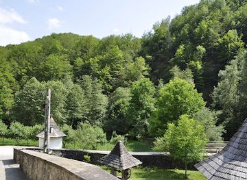 romania/valcea/attraction/schitul-iezer