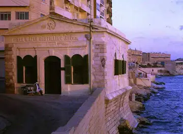 Sea water distilling monument