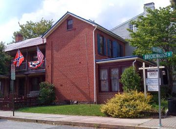 pennsylvania/gettysburg-battlefield/attraction/mark-nesbitt-s-ghosts-of-gettysburg-candlelight-walking-tours