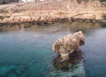 cyprus/fig-tree-bay/attraction/rock-of-chris-and-andreas
