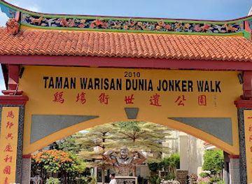 malaysia/malacca/attraction/dr-gan-boon-leong-statue