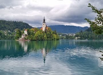 slovenia/upper-carniola/attraction/blejsko-jezero