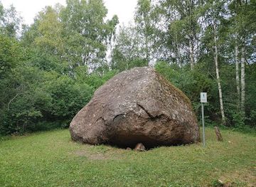 estonia/saare-county/attraction/boulder-piretikivi