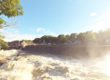 massachusetts/mohawk-trail-state-forest/attraction/pothole-pictures-memorial-hall