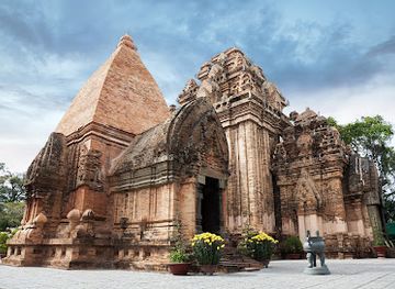 vietnam/nha-trang/nha-trang-cathedral/attraction/bao-tang-hai-duong-hoc