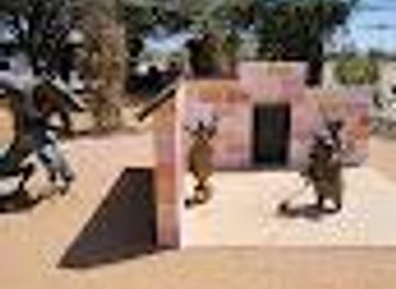 texas/abilene/attraction/the-three-little-pigs-statue