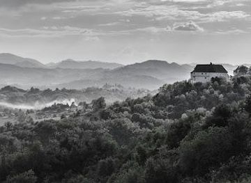 croatia/zagreb/attraction/dvor-veliki-tabor