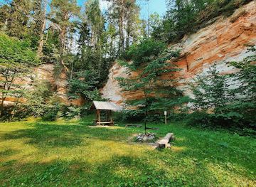 estonia/võru/attraction/moldri-make-sein-liivakivipaljand