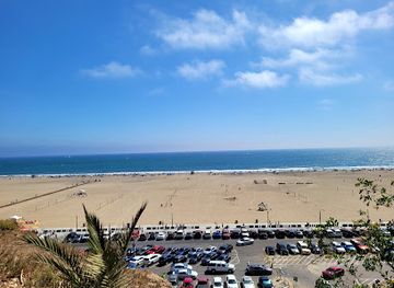 california/santa-monica/downtown-santa-monica/attraction/santa-monica-statue