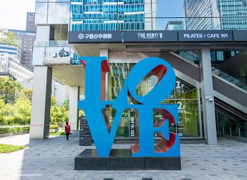 south-korea/seoul/myeong-dong/attraction/love-sculpture-myeongdong