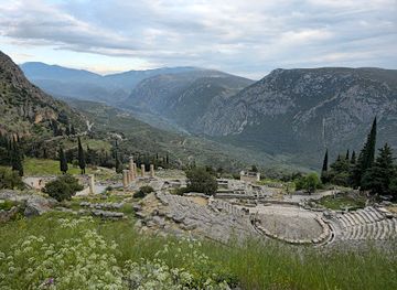 greece/mount-parnassus/attraction/temple-of-apollo