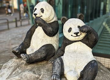 japan/tokyo/ueno/attraction/panda-statues