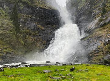 norway/sogn-og-fjordane/attraction/huldefossen-6800-forde-norway