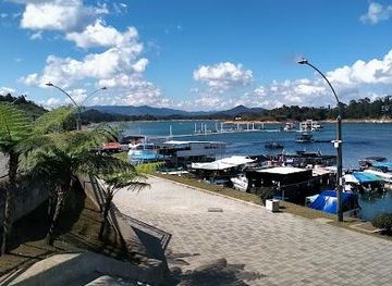 colombia/medellin/attraction/malecon-guatape