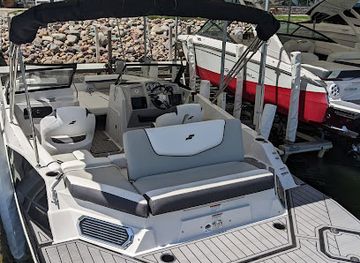 iowa/lake-okoboji/attraction/freedom-boat-club-okoboji