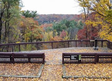 iowa/backbone-state-park/attraction/maquoketa-river-scenic-overlook