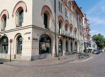 poland/krakow/attraction/plac-szczepanski