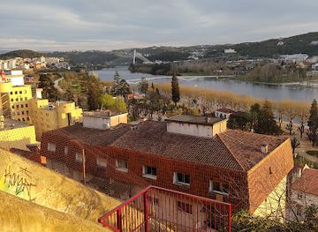 portugal/coimbra/attraction/escadas-do-quinchorro