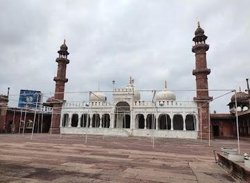 india/bhopal/attraction/moti-masjid
