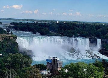 canada/niagara-peninsula/attraction/clifton-hill-niagara-falls-bia