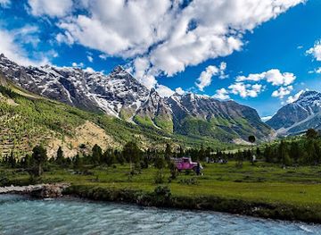 pakistan/deosai-national-park/attraction/local-tourist-guide-hiker-bashovi