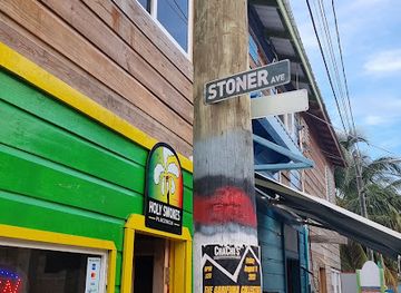 belize/placencia/attraction/stoner-avenue