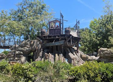 california/anaheim/attraction/pirate-s-lair-on-tom-sawyer-island