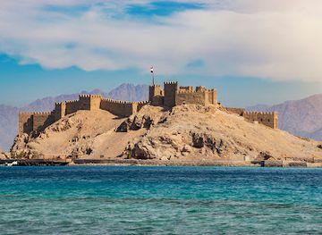 egypt/hurghada/sakkala/attraction/hurghada-excursions-makadi-soma-bay-el-gouna-luxor-pyramids-tours-orange-bay-paradise-dolphin-house-safari