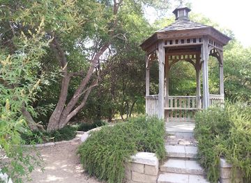 texas/red-river-valley/attraction/carleen-bright-arboretum