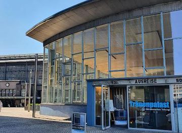 germany/potsdam/attraction/tranenpalast