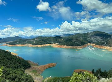 california/shasta-cascade/attraction/lake-shasta-caverns