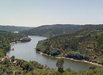 portugal/estremadura/attraction/miradouro-do-penedo-c-abana-penedo-oscilante