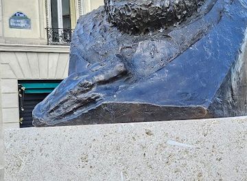 france/paris/champs-elysees/attraction/bust-of-abraham-lincoln