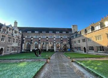 united-kingdom/cambridge/attraction/pembroke-college