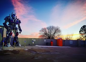 oklahoma/central-oklahoma/attraction/optimus-prime-statue
