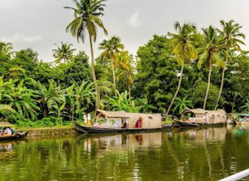 india/kerala-backwaters/attraction/kumarakom-backwaters
