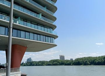 slovakia/bratislava-region/attraction/dvorakovo-nabrezie