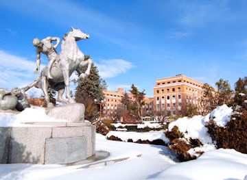 spain/castile-la-mancha/attraction/los-portadores-de-la-antorcha