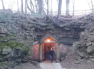 wisconsin/blue-hills/attraction/eagle-cave