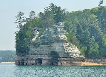 michigan/pictured-rocks-national-lakeshore/attraction/miners-castle-rock