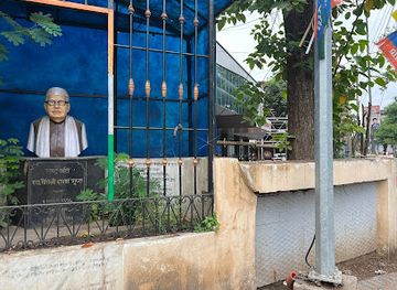 india/jabalpur/civil-lines/attraction/rashtra-kavi-maithili-sharan-gupt-statue