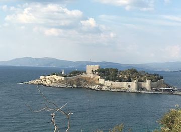 turkiye/kusadasi/guzelcamli/attraction/historical-kusadasi-city-walls