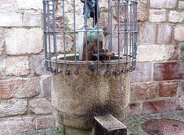 germany/eagle-s-nest/attraction/knabe-mit-ferkel-brunnen