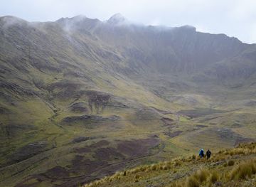peru/lares-trek/attraction/laguna-cusiqocha